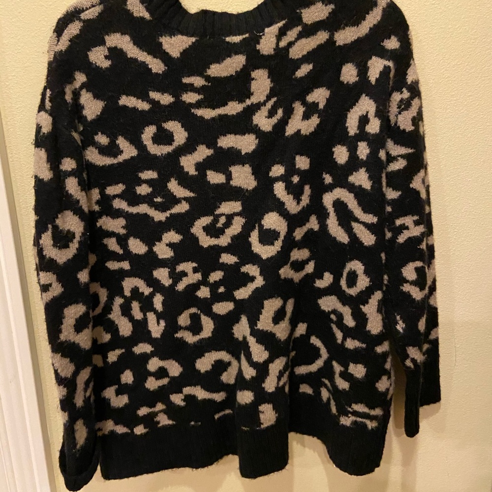 Leopard Sweater - Picture 4 of 5